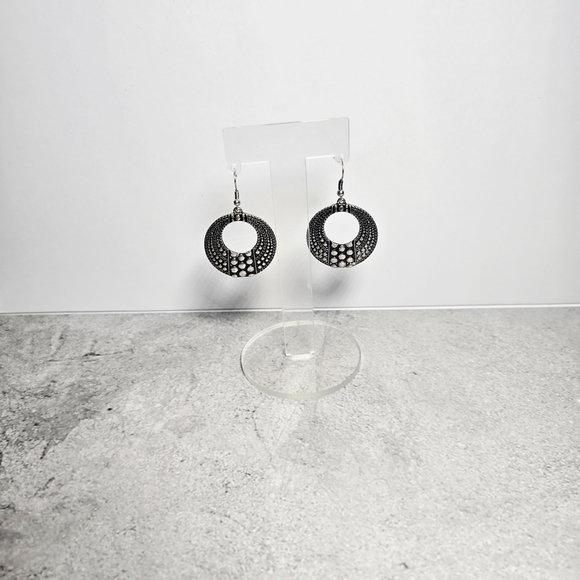 No Brand * VINTAGE * Jewelry - VINTAGE Black and Silver Dangle Earrings